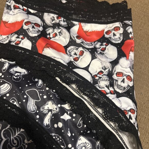 Morvia 3pk lace trim Skater goth Emo panties 2X plus size skulls Santa Hats Mush - Picture 11 of 12